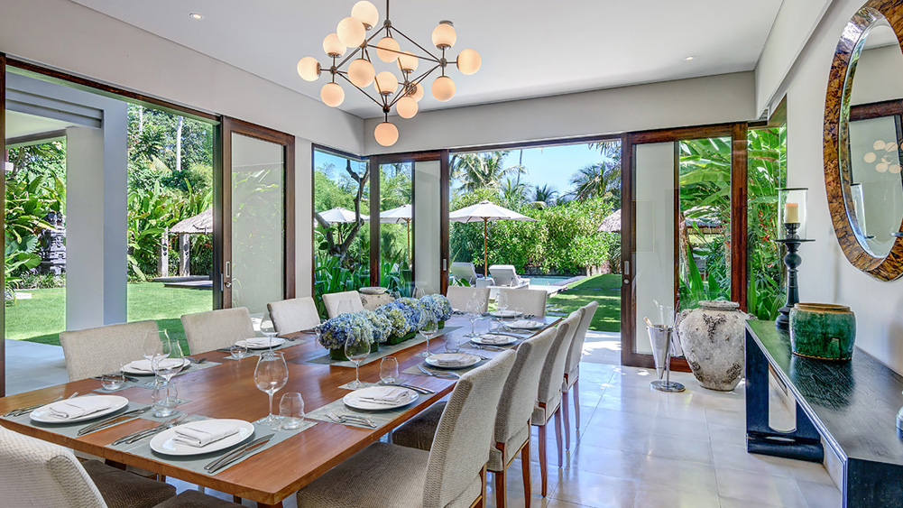 Seseh Beach Villa II - Dining area setting